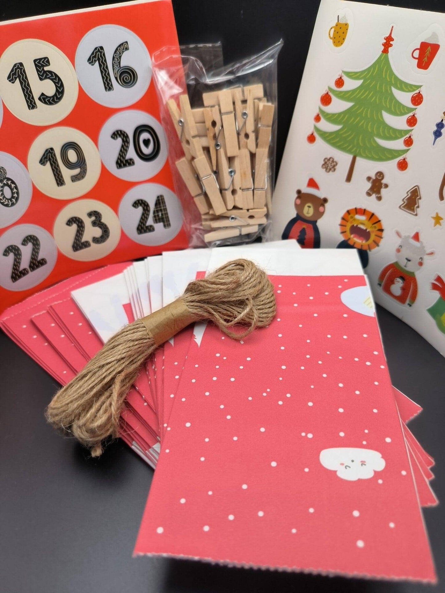 Adventskalender zum Befüllen : Adventskalender 2023 zum Selbstbefüllen mit 24 dekorativen Tüten und Zahlen Aufkleber – DIY Adventskalender zum Basteln - Retouren-Rebell